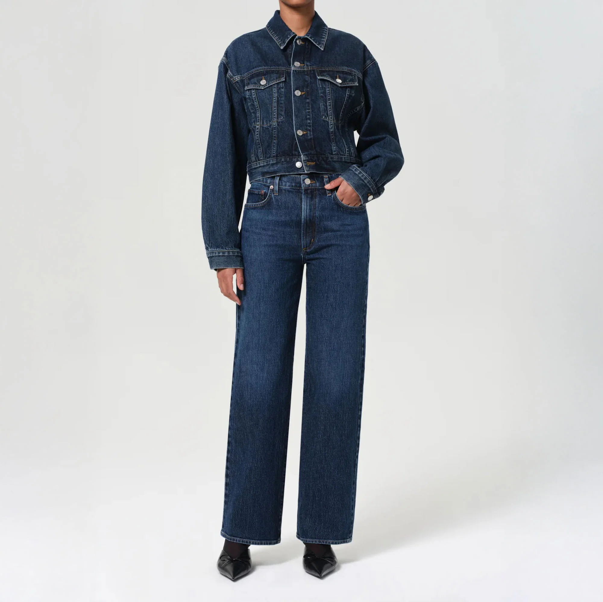 AGOLDE Harper Straight Leg Jeans in Echo - Image 4