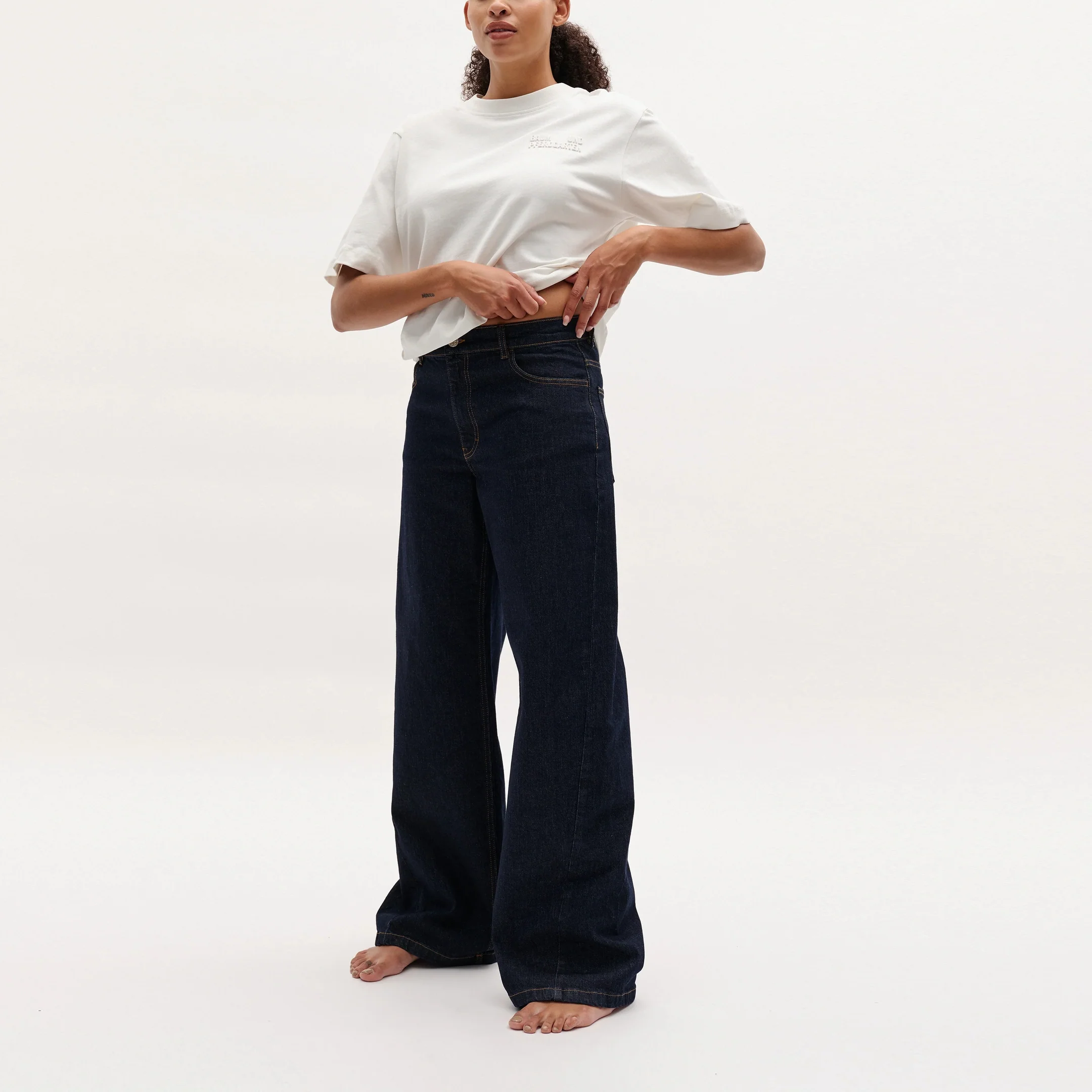 BAUM UND PFERDGARTEN NO 03 High Waisted Wide Leg Jeans in Dark Blue - Image 4