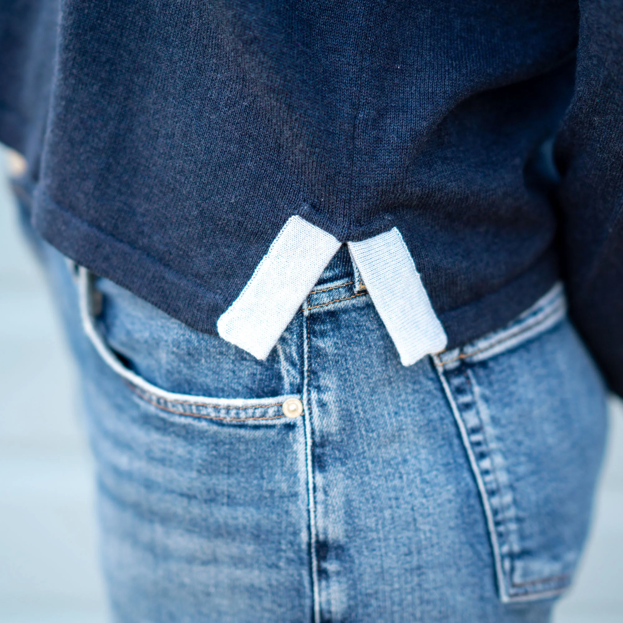 COLLEN & CLARE Foss Cotton Contrast Split Hem Jumper in Navy Marl/Pearl Blue - Image 5