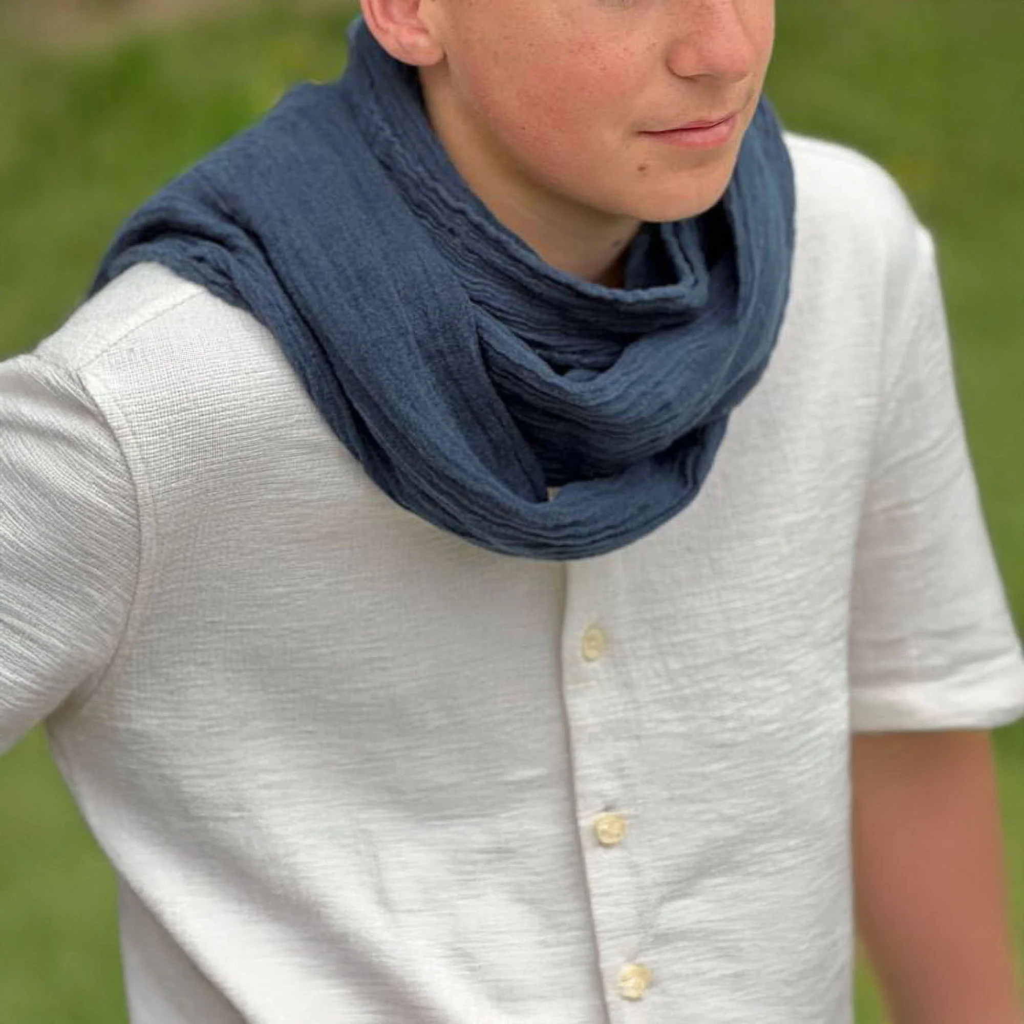 COULEUR CHANVRE Hemp Scarf in Bleu du Japon - Image 2