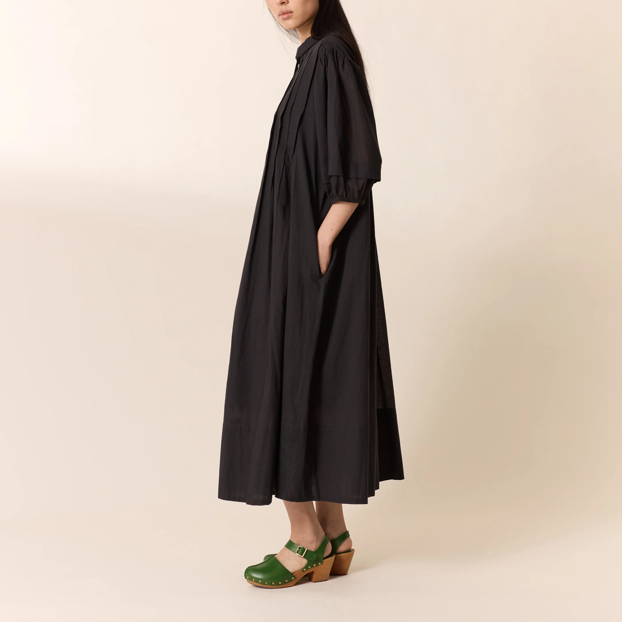 LEON & HARPER Roca Short Sleeve Long Dress in Carbone - Image 3