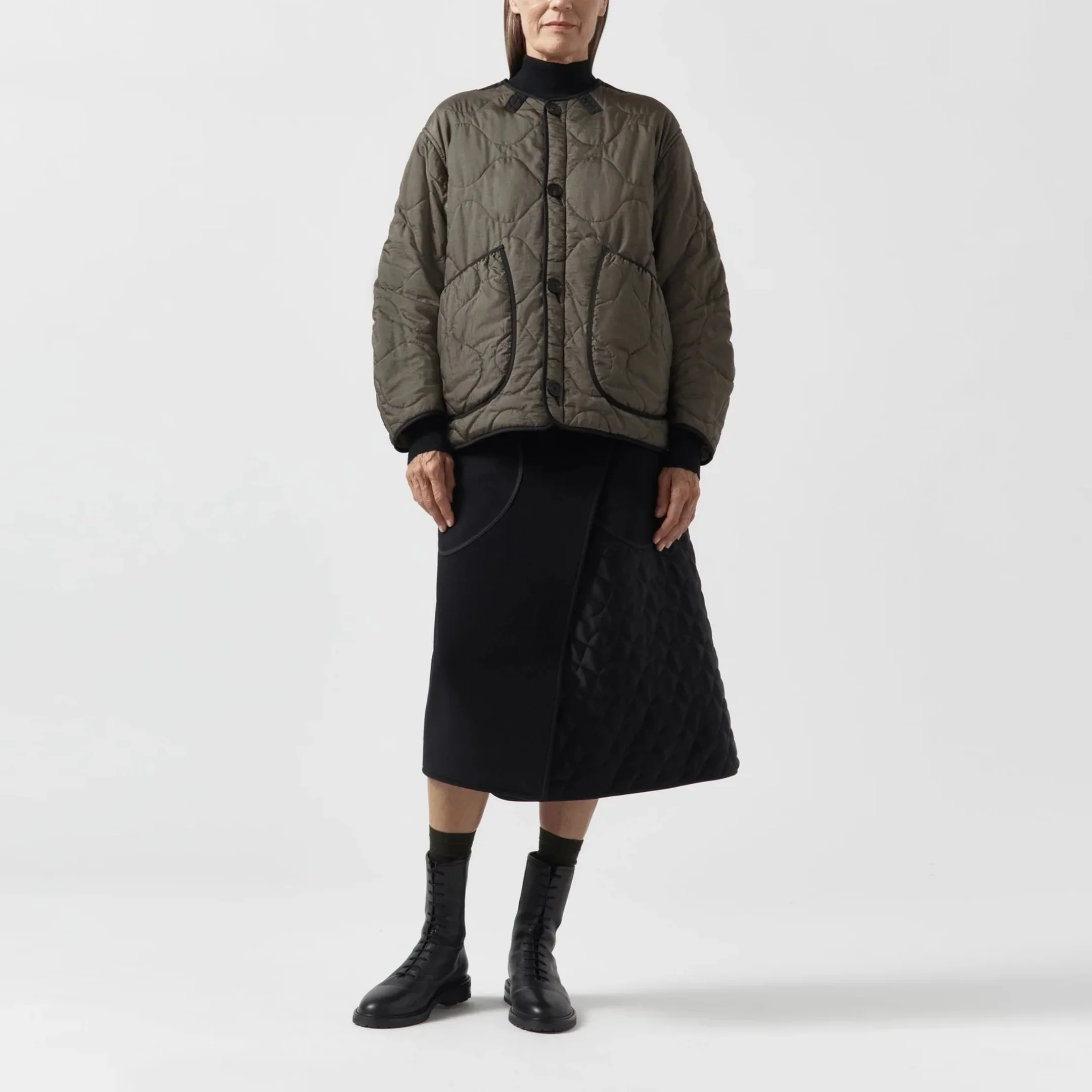 MARFA STANCE Signature Patchwork Cropped Quilt in Anthracite and Dark Olive - Image 7