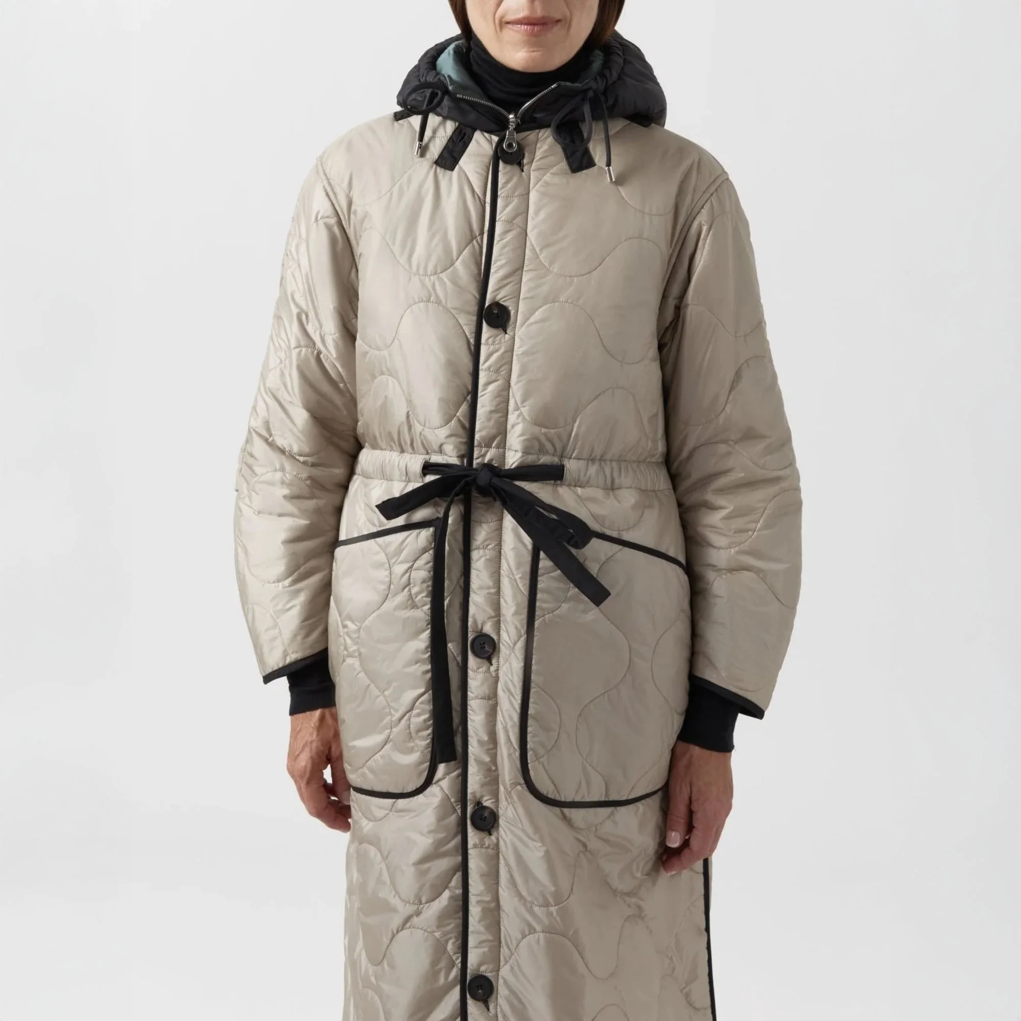 MARFA STANCE Signature Patchwork Long Quilt in Anthracite and Dove Grey - Image 9