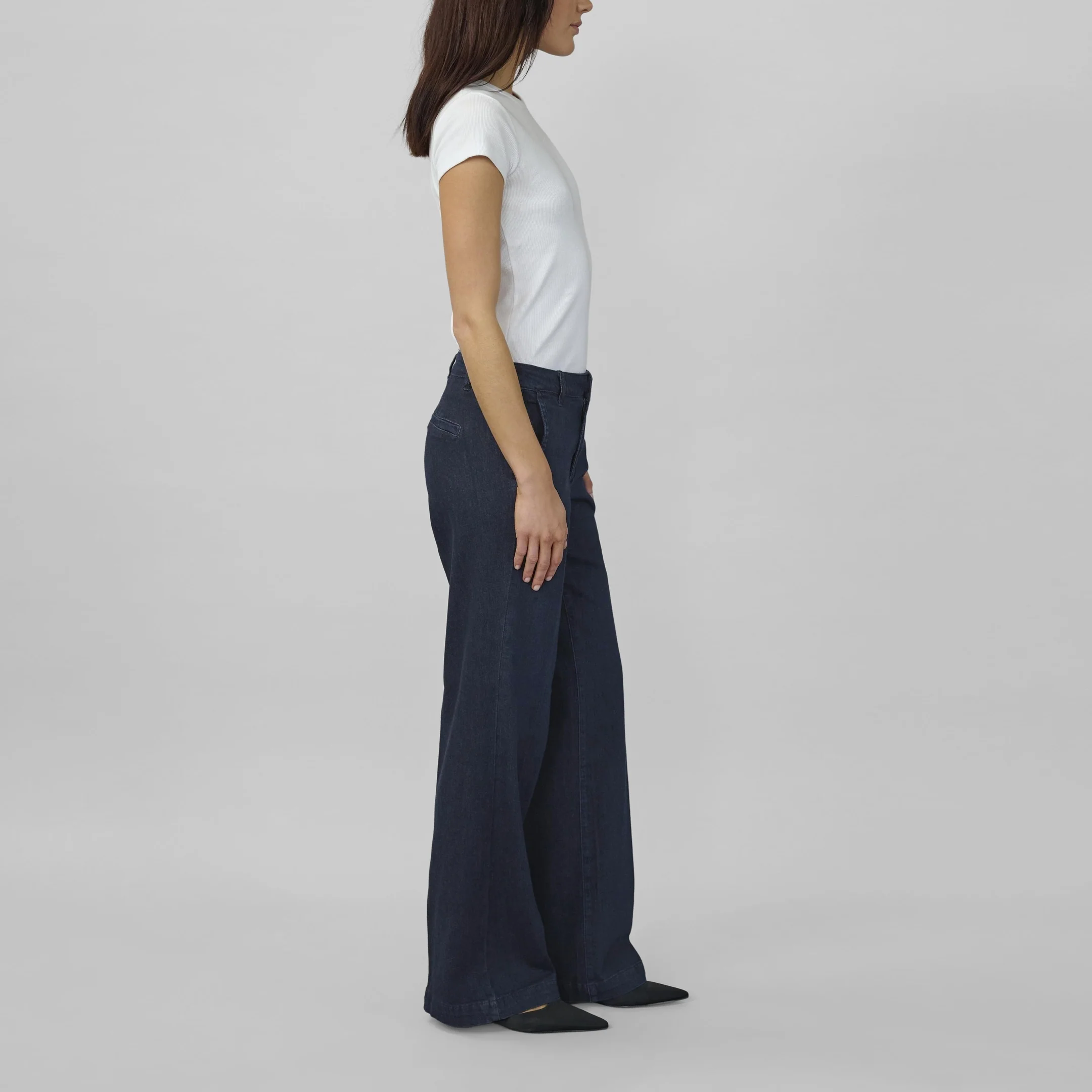 MY ESSENTIAL WARDROBE The Lara 115 Pant in Dark Blue - Image 5